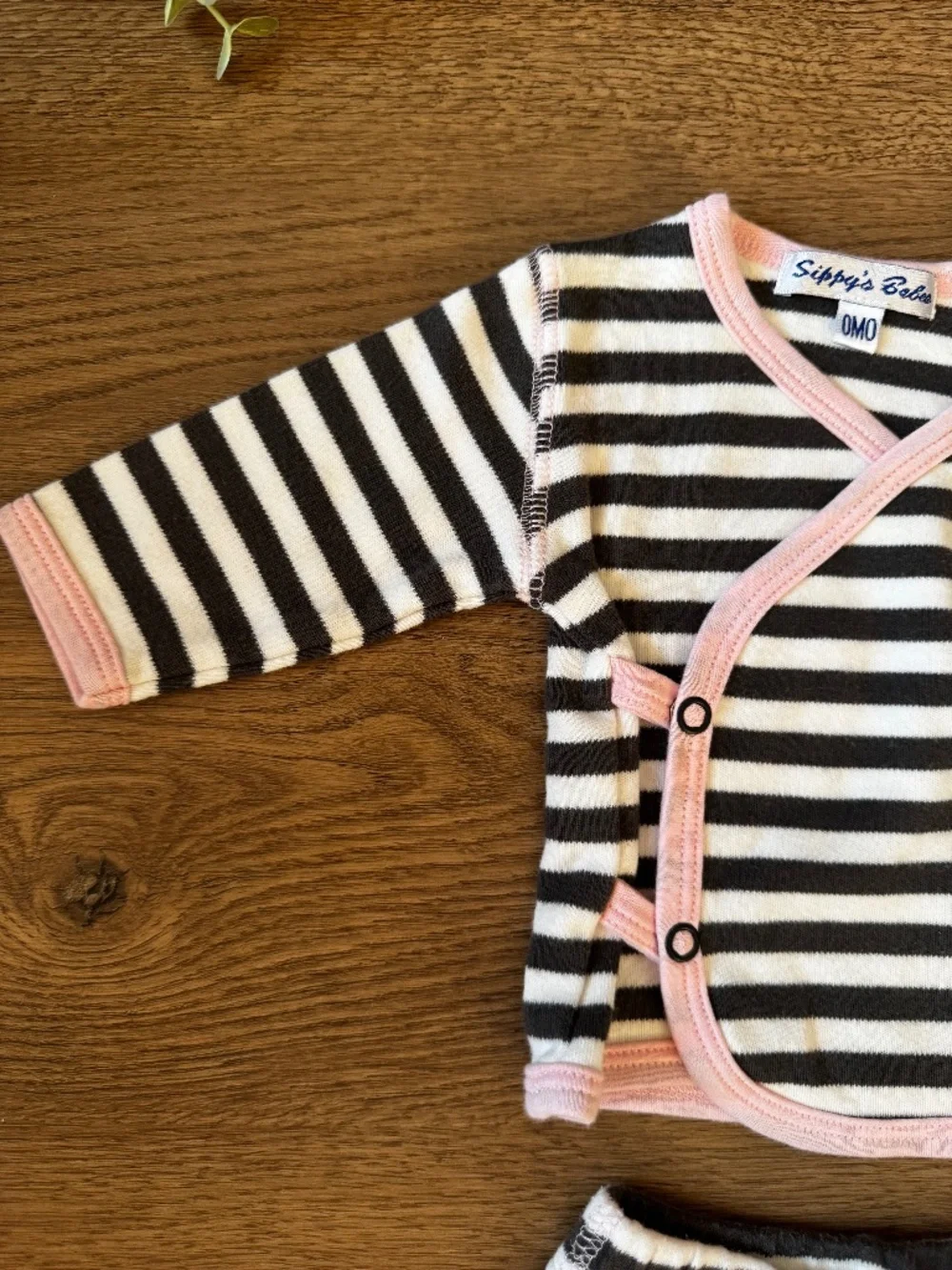 Sippy's Babes Newborn 3-Piece Striped Outfit Set Hat Wrap Top Pants 0M